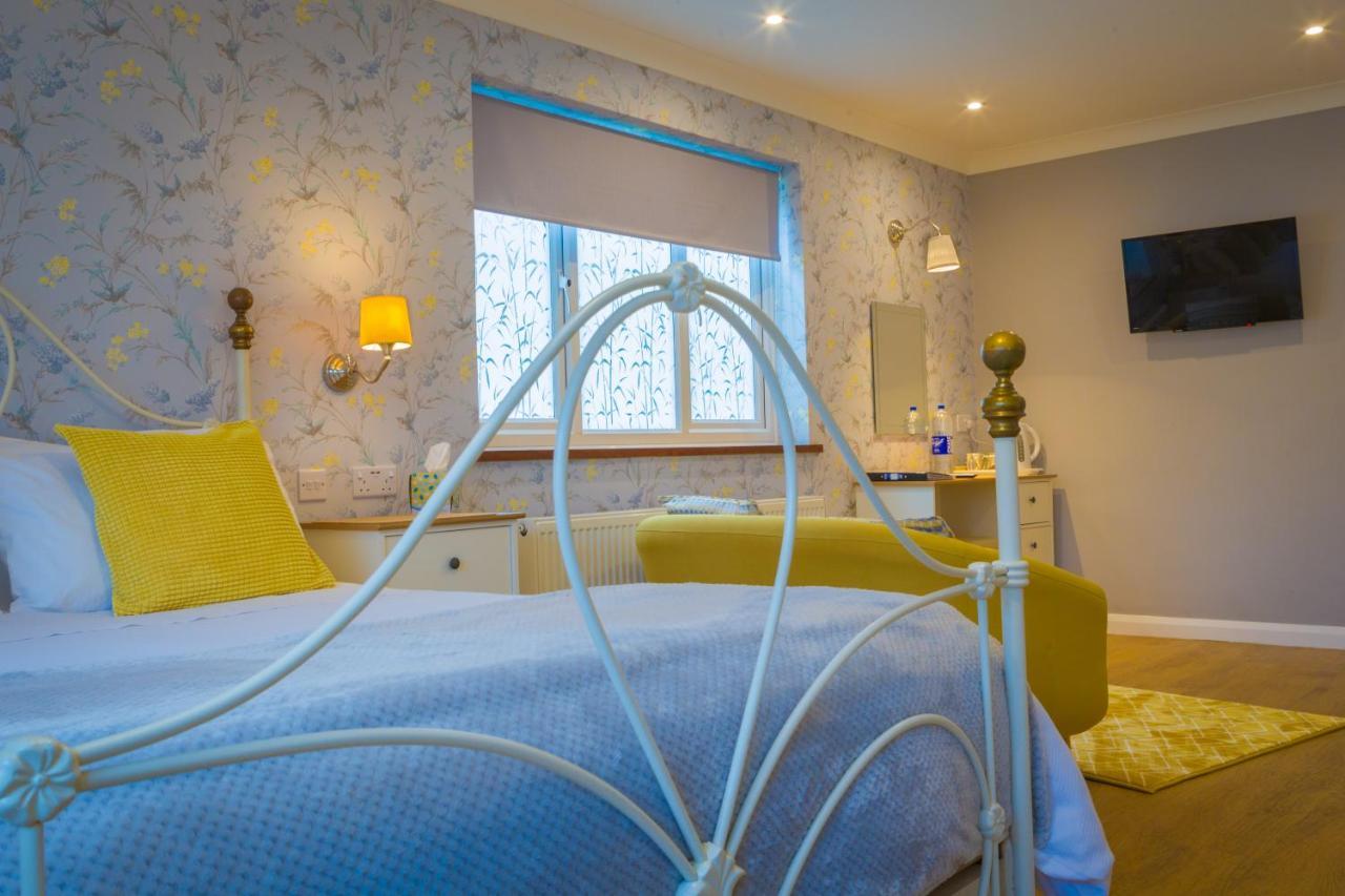 Blyth Lodge B&B เฮลส์เวิร์ธ ภายนอก รูปภาพ