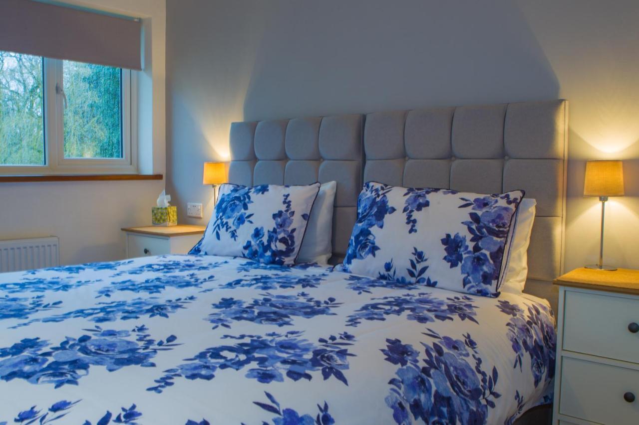 Blyth Lodge B&B เฮลส์เวิร์ธ ภายนอก รูปภาพ