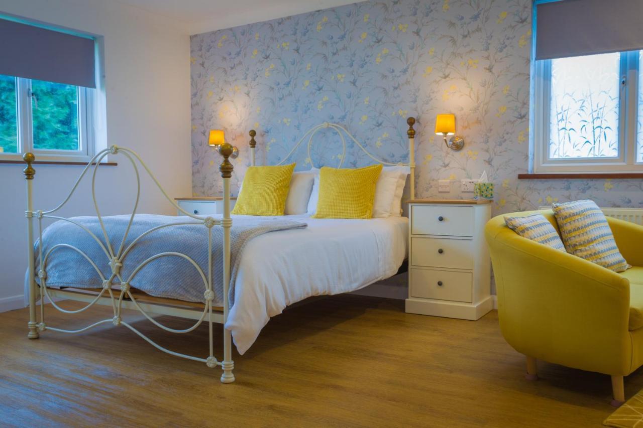Blyth Lodge B&B เฮลส์เวิร์ธ ภายนอก รูปภาพ