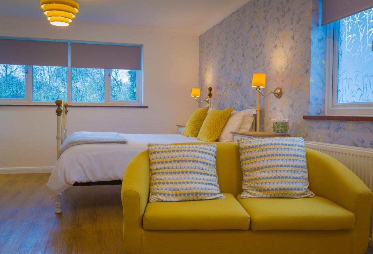 Blyth Lodge B&B เฮลส์เวิร์ธ ภายนอก รูปภาพ