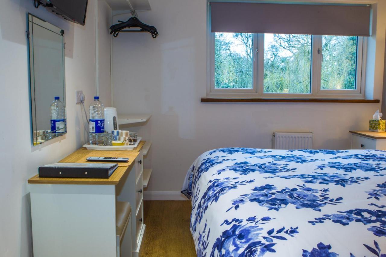 Blyth Lodge B&B เฮลส์เวิร์ธ ภายนอก รูปภาพ
